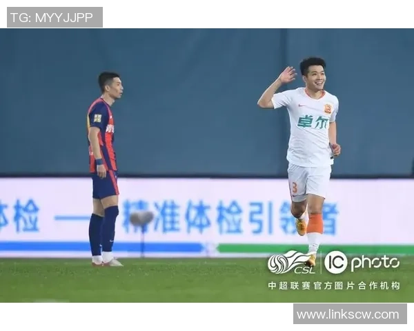 武汉网球队中路突破战术解析与实战应用探讨