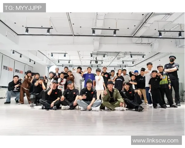 深圳街舞队与北京街舞队赛后复盘分析团队意识与配合的关键因素